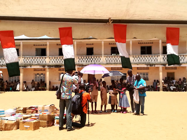 REMISE_DE_2157_OUVRAGES_SCOLAIRES_AUX_EPP_DU_VILLAGE_DE_TOUKOUZOU_201905130941521.jpg